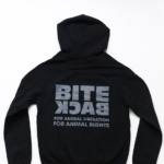 Hoodie Bite Back Zwart - Afbeelding 2